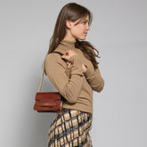 Bolso bandolera en piel con cadena | The Bridge