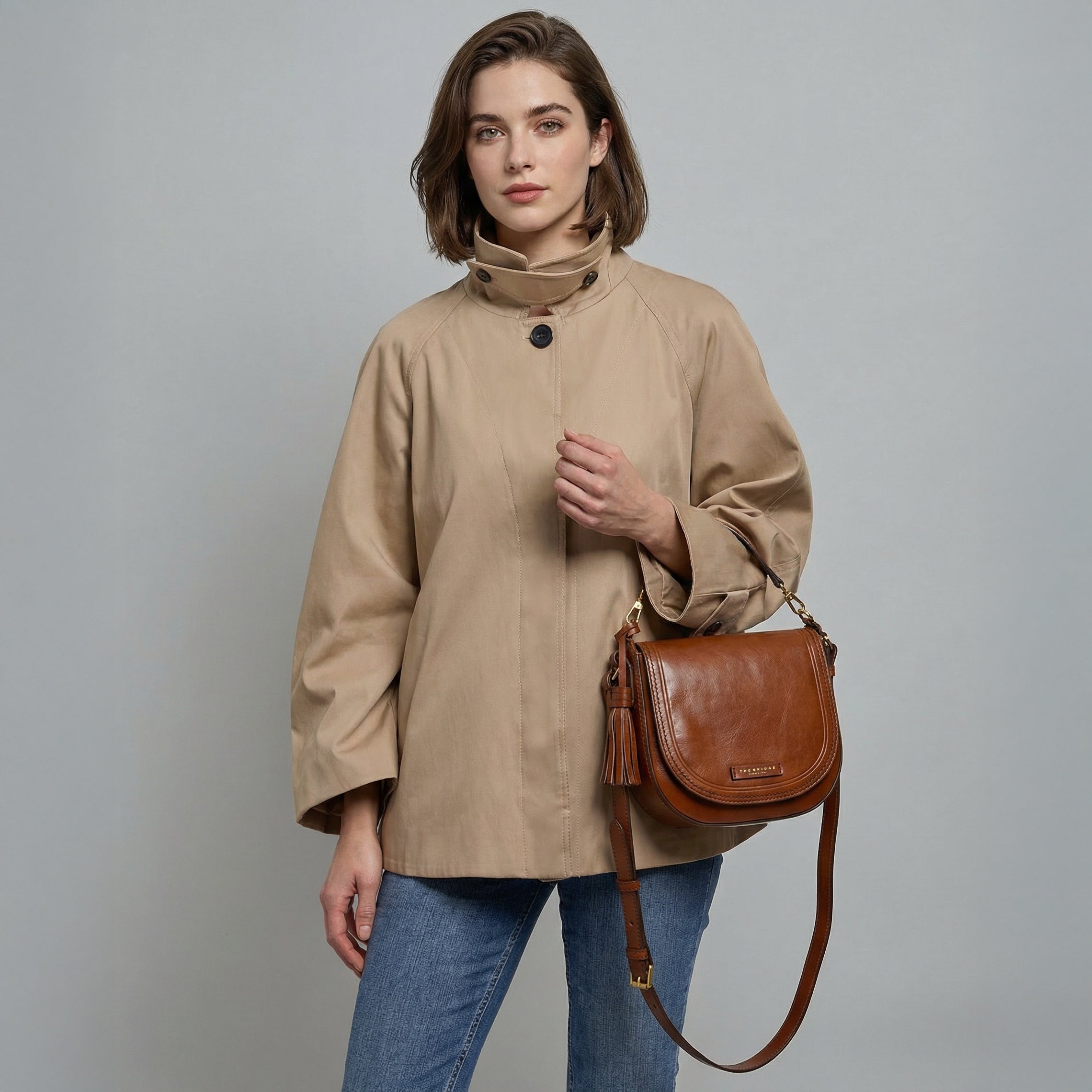 Leather crossbody bag with removable handle BROWN/GOLD | The Bridge