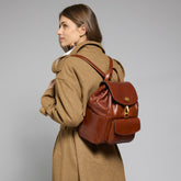 Backpack in leather with front pocket | The Bridge