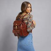 Backpack in leather with front pocket | The Bridge