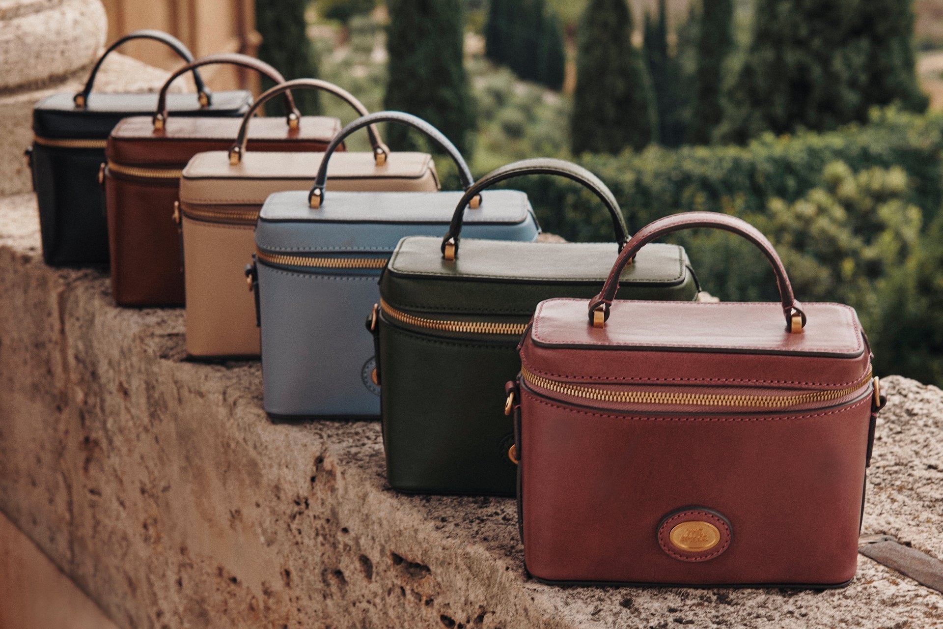 How to Choose the Color of Your Bag to Match Your Wardrobe