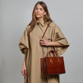 Leather handbag with detachable strap | The Bridge