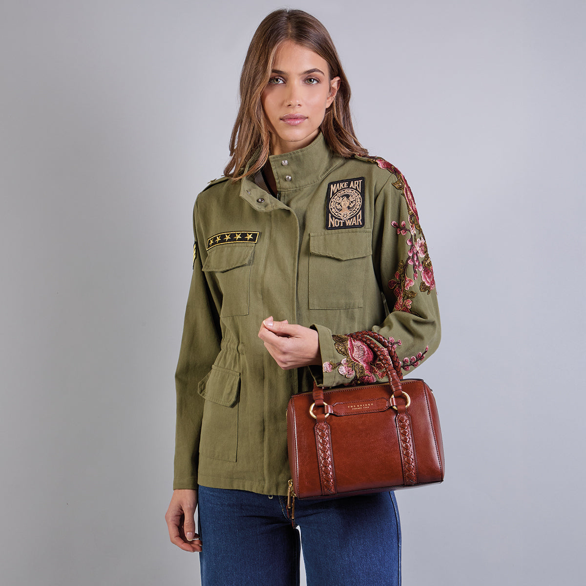 Leather handbag with removable shoulder strap BROWN/GOLD | The Bridge