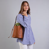 Bolso saco de cuero suave | The Bridge