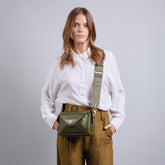 Leather crossbody bag with zip closure | The Bridge