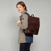 Zaino in pelle uomo con tasche frontali | The Bridge