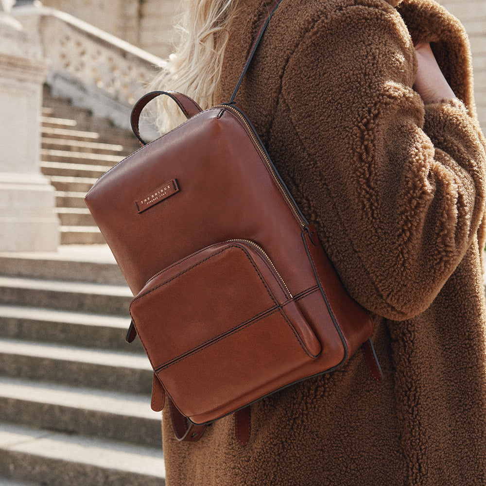 Women's backpack in leather BROWN/GOLD | The Bridge